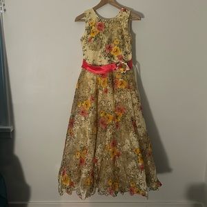 Stunning 1950’s/1960’s lace and embellished dress😍